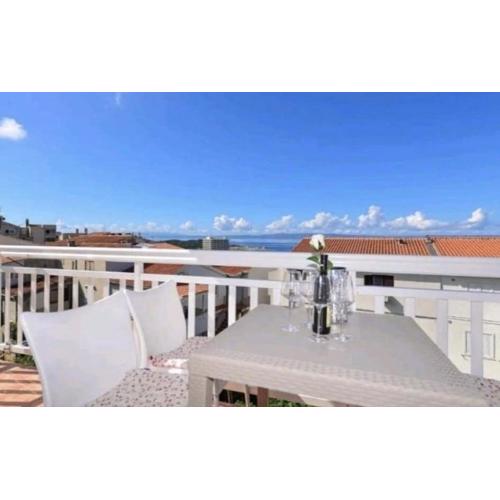 Apartment With Sea View in Makarska A1