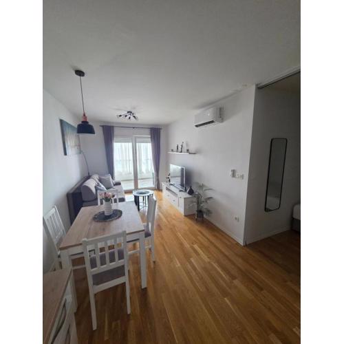 Apartment with Seaview + Private Garage Parking