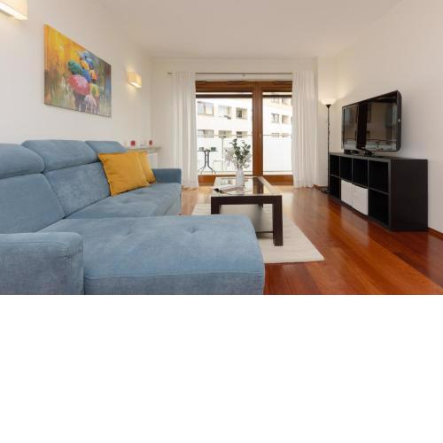 Apartment with Study Powstańców Śląskich by Noclegi Renters