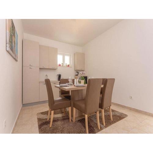 Apartment with swimming pool and 2 rooms