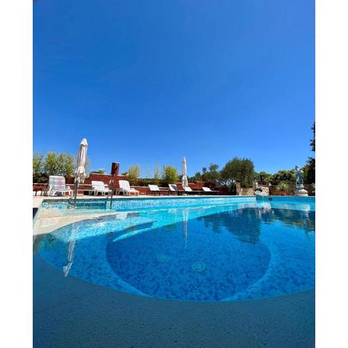 Apartment with swimming pool