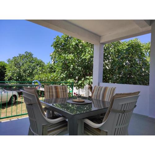 Apartment with Terrace and Garden
