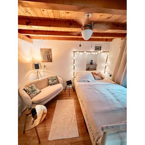 Apartment with terrace near beach, lovely marina and historical city center