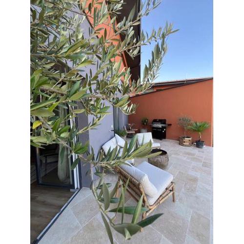 Apartment with the view and private garden