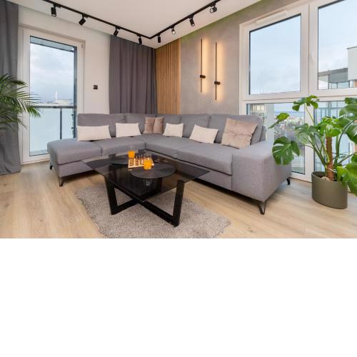 Apartment with Two Bedrooms, Balcony, Parking and Access to Sauna in Gdańsk by Noclegi Renters