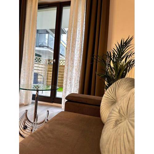 Apartment Wola z ogródkiem