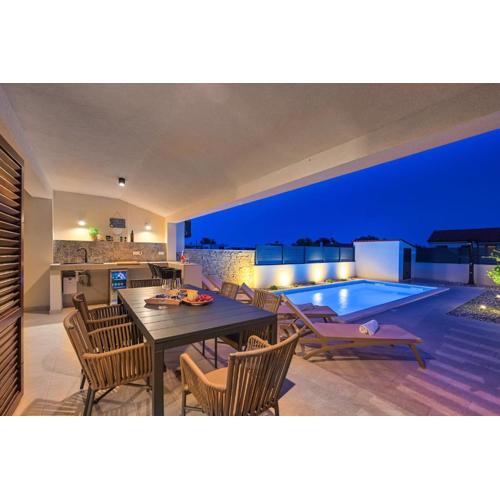 Apartment Zala with private pool