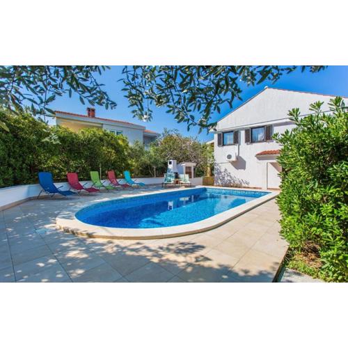 Apartment Zeljko- mit Pool, 200m vom Meer