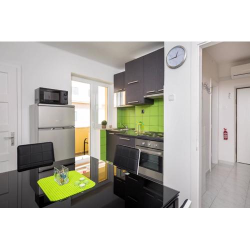 APARTMENT \