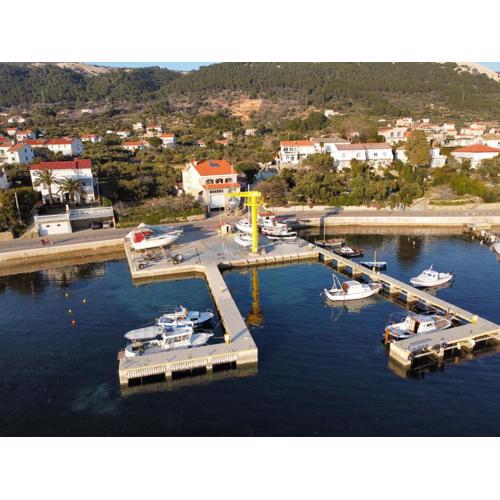 Apartments and boat rental Petra Španjol - crane and moorings