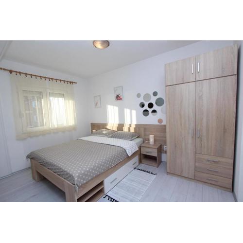 Apartments and Room Eva