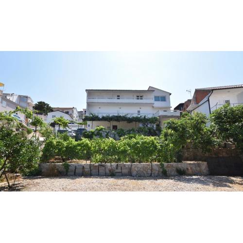 Apartments and Room Mate-Mare