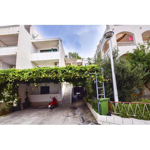 Apartments and Room Nevenka