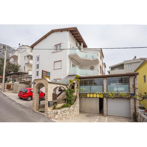 Apartments and rooms by the sea Nemira, Omis - 2781