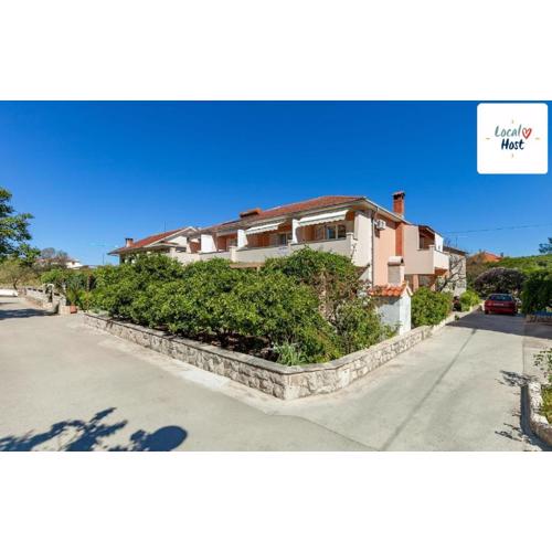 Apartments and Rooms Dobrila