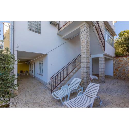 Apartments and Rooms Dotli