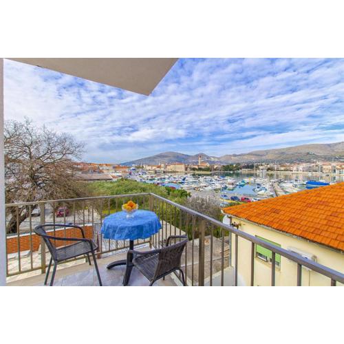 Apartments and Rooms Iva