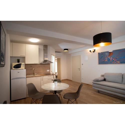 Apartments and Rooms Luan