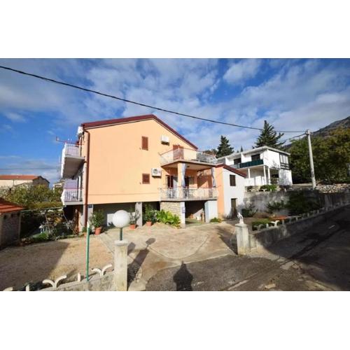 Apartments and Rooms Mirja