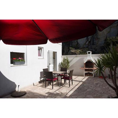 Apartments and Rooms Robi