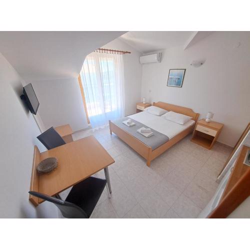 Apartments and Rooms Saric