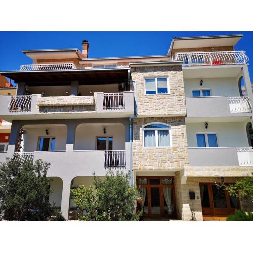 Apartments and Rooms Villa Dona