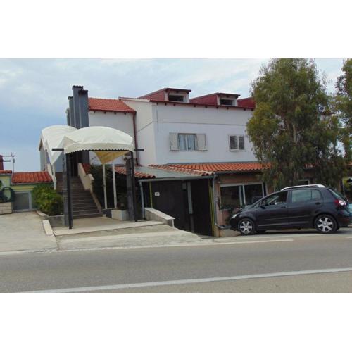 Apartments and rooms with a swimming pool Hvar - 24309