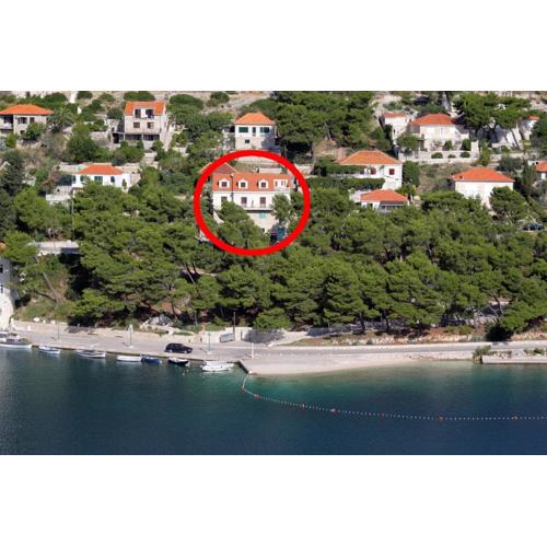 Apartments and rooms with a swimming pool Pucisca, Brac - 5637