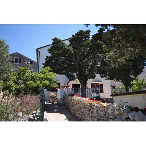 Apartments and rooms with parking space Cunski, Losinj - 2498