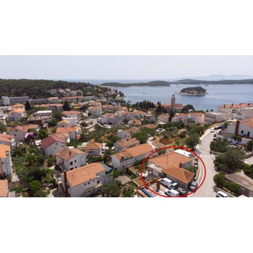 Apartments and rooms with parking space Hvar - 15706