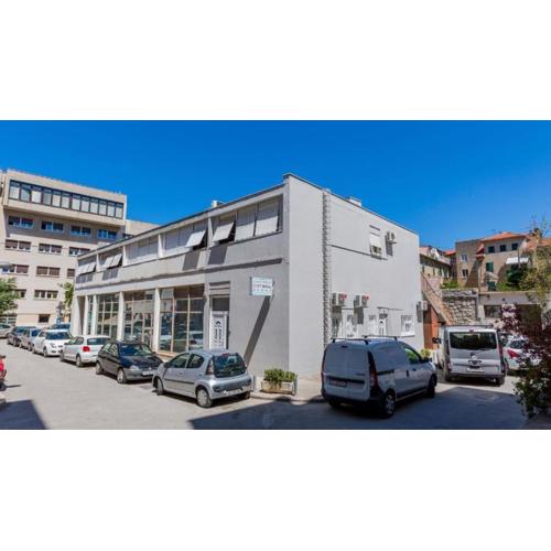 Apartments and rooms with WiFi Split - 23011