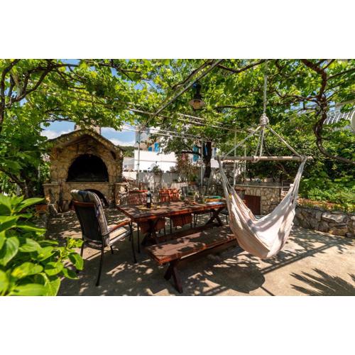 Apartments Anja with garden, balcony and sea view, 3 min walk to the beach