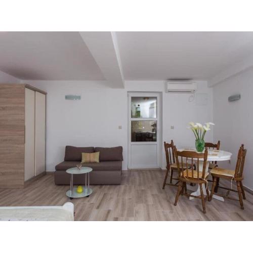 Apartments Anka- Studio Apartment with Balcony