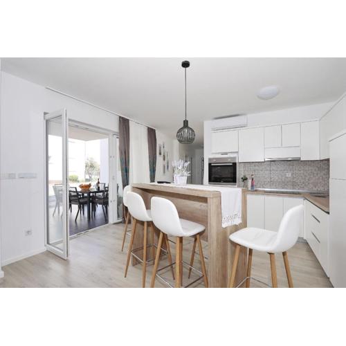 Apartments Anmalu with Jacuzzi