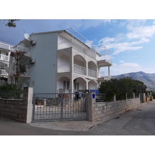Apartments Bisevo