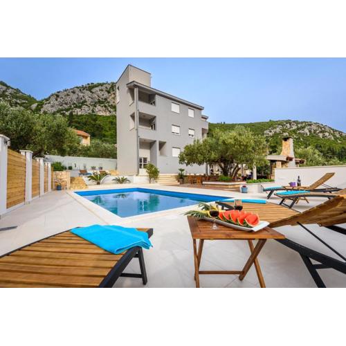 Apartments Bjelis