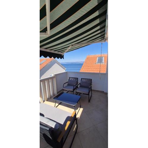 APARTMENTS BRUNO 3 - two-room penthouse apartment - wonderful view of the sea - the best location, first row to the beach - 10 minutes from Supetar ferry port - free secured parking - facilities nearby