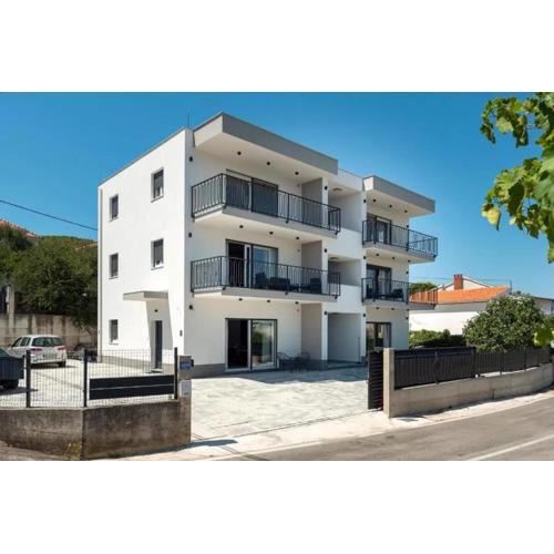 Apartments by the sea Arbanija, Ciovo - 24157