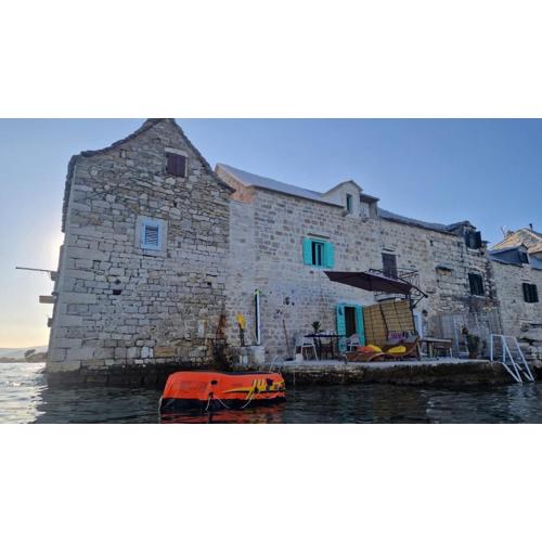 Apartments by the sea Kastel Gomilica, Kastela - 24701