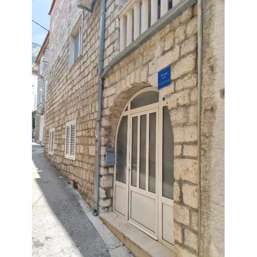 Apartments by the sea Makarska - 21425