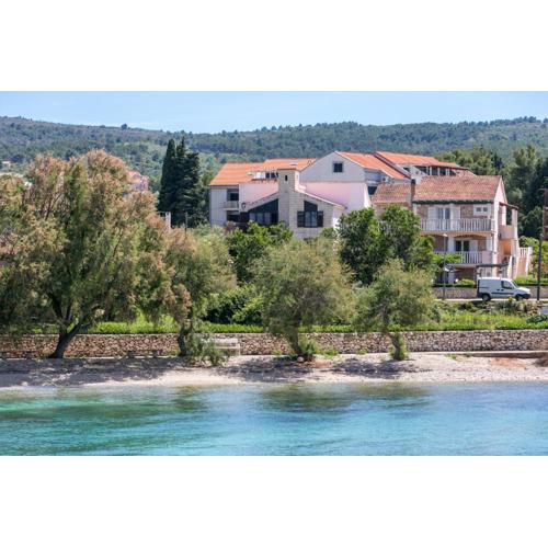 Apartments by the sea Mirca, Brac - 732