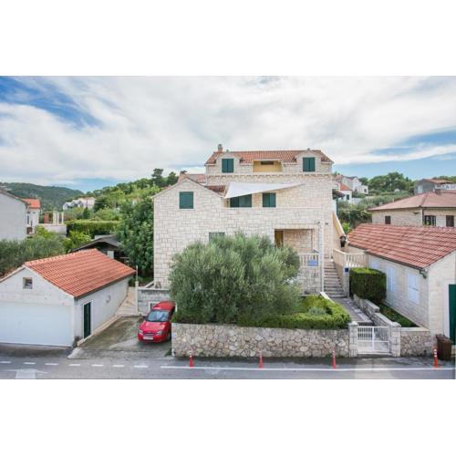 Apartments by the sea Postira, Brac - 739