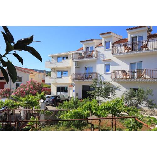 Apartments by the sea Slatine, Ciovo - 24266