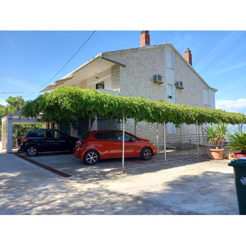 Apartments by the sea Slatine, Ciovo - 4294