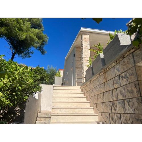 Apartments by the sea Splitska, Brac - 23366