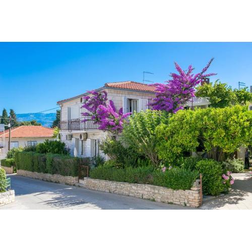Apartments by the sea Supetar, Brac - 17227
