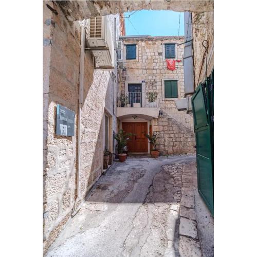 Apartments by the sea Supetar, Brac - 23792