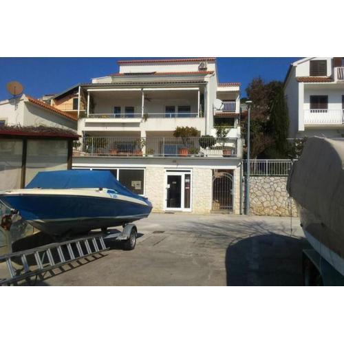 Apartments by the sea Tisno, Murter - 14346
