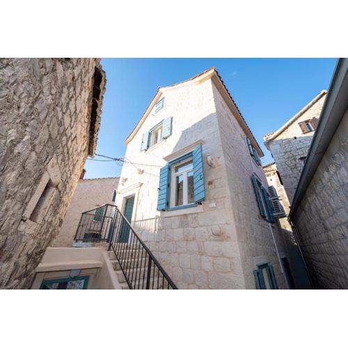 Apartments by the sea Trogir - 24338