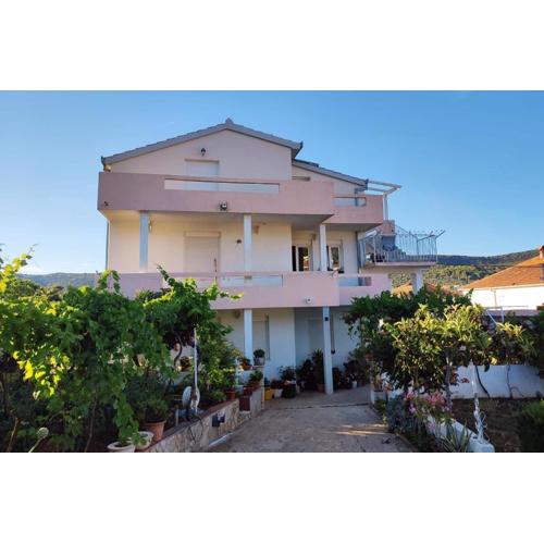Apartments by the sea Vinisce, Trogir - 24197